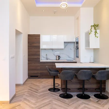 T4 - Centre *